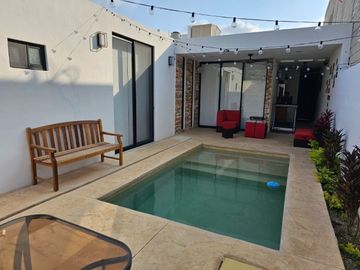 Casa de una planta en venta dentro de privada en Cholul