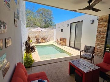 Casa de una planta en venta dentro de privada en Cholul