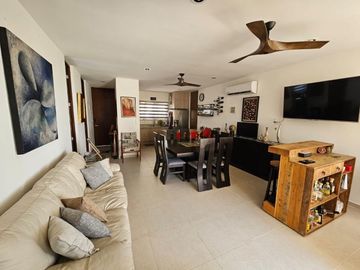 Casa de una planta en venta dentro de privada en Cholul