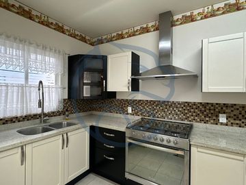 CASA EN VENTA EN JURIQUILLA CUMBRES DEL LAGO