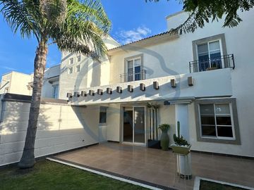 CASA EN VENTA EN JURIQUILLA CUMBRES DEL LAGO