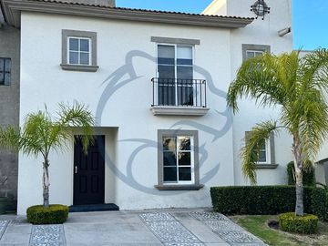 CASA EN VENTA EN JURIQUILLA CUMBRES DEL LAGO