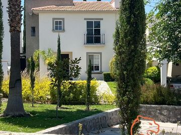 CASA EN VENTA EN JURIQUILLA CUMBRES DEL LAGO