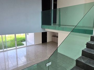 VENDO HERMOSA CASA, NUEVA Y AMPLIA EN VALLE DE LOS SAUCES, MORELIA