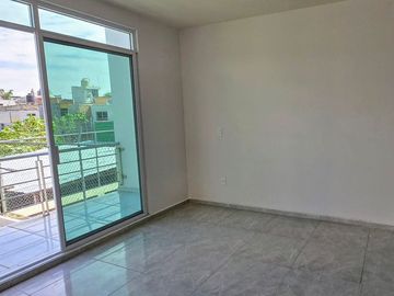 VENDO HERMOSA CASA, NUEVA Y AMPLIA EN VALLE DE LOS SAUCES, MORELIA