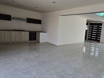VENDO HERMOSA CASA, NUEVA Y AMPLIA EN VALLE DE LOS SAUCES, MORELIA