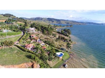 VENTA DE HERMOSA FINCA EN EL LAGO CALIMA- EL DARIEN