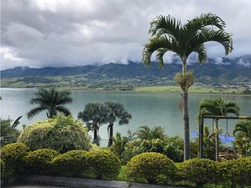 VENTA DE HERMOSA FINCA EN EL LAGO CALIMA- EL DARIEN