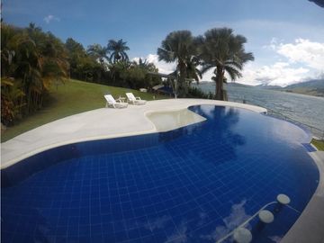 VENTA DE HERMOSA FINCA EN EL LAGO CALIMA- EL DARIEN