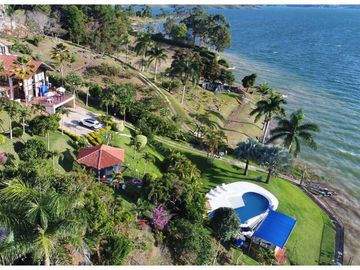 VENTA DE HERMOSA FINCA EN EL LAGO CALIMA- EL DARIEN