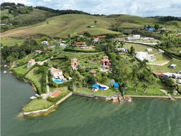 VENTA DE HERMOSA FINCA EN EL LAGO CALIMA- EL DARIEN