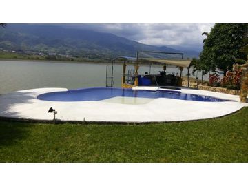 VENTA DE HERMOSA FINCA EN EL LAGO CALIMA- EL DARIEN