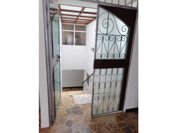 Casa con Locales y Apartamentos en Venta Av. Santander