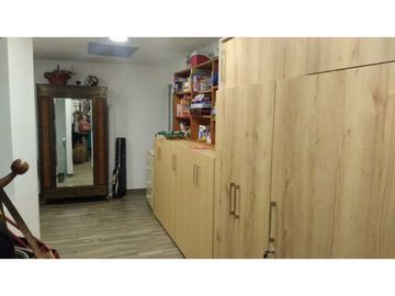 Casa con Locales y Apartamentos en Venta Av. Santander