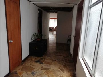 Casa con Locales y Apartamentos en Venta Av. Santander