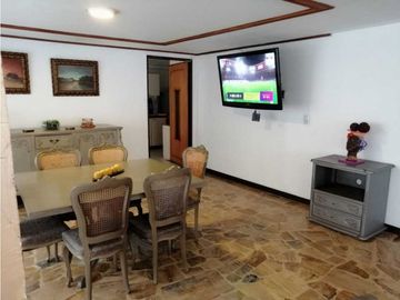 Casa con Locales y Apartamentos en Venta Av. Santander
