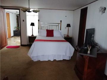 Casa con Locales y Apartamentos en Venta Av. Santander