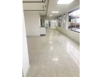 Casa con Locales y Apartamentos en Venta Av. Santander