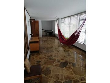 Casa con Locales y Apartamentos en Venta Av. Santander