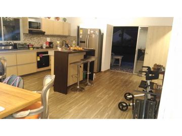 Casa con Locales y Apartamentos en Venta Av. Santander