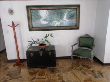 Casa con Locales y Apartamentos en Venta Av. Santander