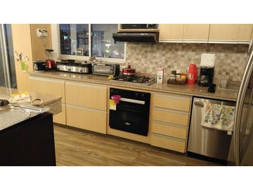 Casa con Locales y Apartamentos en Venta Av. Santander