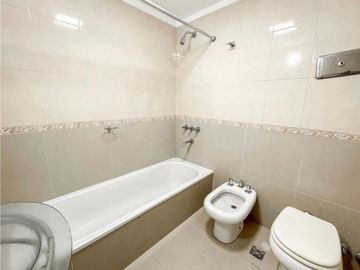 VENDO CHALET 5 AMBIENTES A 3 DE LA PLAYA TOTALMENTE A NUEVO