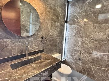 Hermosa casa en venta estilo industrial Moderno enfrente de Plaza Ankara