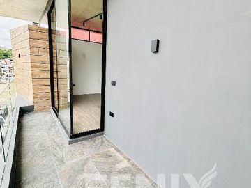 Hermosa casa en venta estilo industrial Moderno enfrente de Plaza Ankara