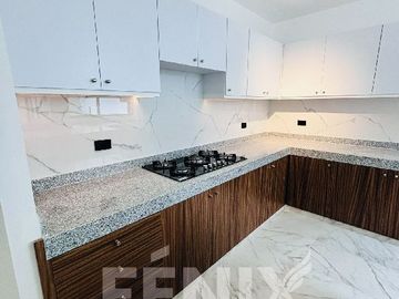 Hermosa casa en venta estilo industrial Moderno enfrente de Plaza Ankara