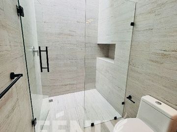 Hermosa casa en venta estilo industrial Moderno enfrente de Plaza Ankara