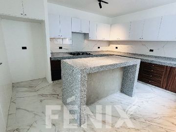 Hermosa casa en venta estilo industrial Moderno enfrente de Plaza Ankara