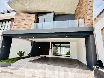 Hermosa casa en venta estilo industrial Moderno enfrente de Plaza Ankara
