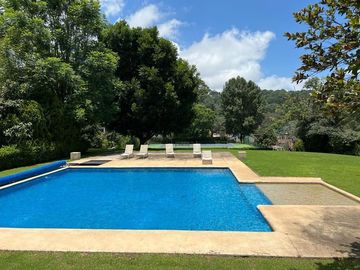 Casa en venta en condominio en Avandaro, Valle de Bravo