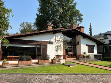Casa en venta en condominio en Avandaro, Valle de Bravo