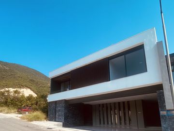 Casa en Venta, estricta seguridad, Zona Sur, Laderas Residencial, Monterrey, Nue