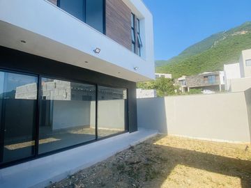 Casa en Venta, estricta seguridad, Zona Sur, Laderas Residencial, Monterrey, Nue