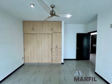 Casa en Venta en Esmeralda Norte Colima con Páneles Solares junto a Jardín!