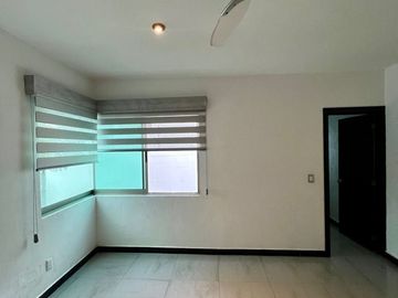 Casa en Venta en Esmeralda Norte Colima con Páneles Solares junto a Jardín!