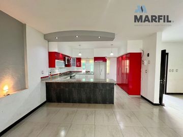 Casa en Venta en Esmeralda Norte Colima con Páneles Solares junto a Jardín!