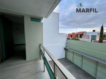 Casa en Venta en Esmeralda Norte Colima con Páneles Solares junto a Jardín!
