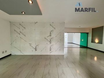 Casa en Venta en Esmeralda Norte Colima con Páneles Solares junto a Jardín!