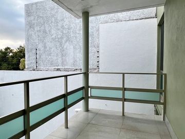Casa en Venta en Esmeralda Norte Colima con Páneles Solares junto a Jardín!