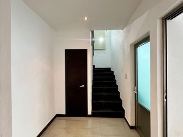Casa en Venta en Esmeralda Norte Colima con Páneles Solares junto a Jardín!