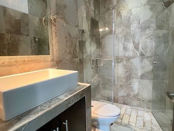 Casa en Venta en Esmeralda Norte Colima con Páneles Solares junto a Jardín!