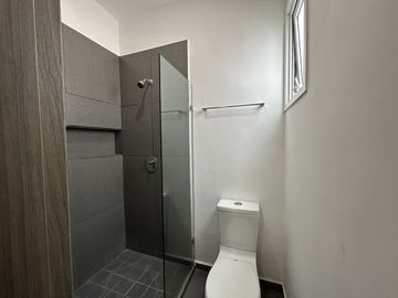Casa en venta con vista al lago en privada Altozano, Mérida, Yucatán
