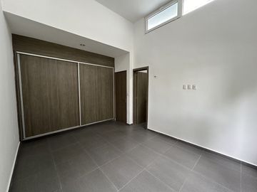 Casa en venta con vista al lago en privada Altozano, Mérida, Yucatán