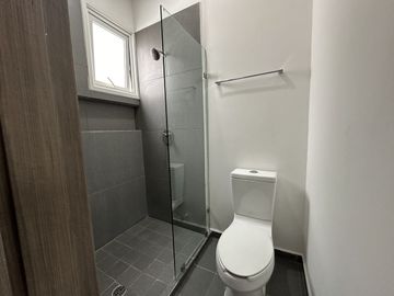 Casa en venta con vista al lago en privada Altozano, Mérida, Yucatán