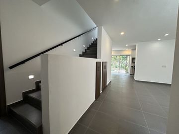 Casa en venta con vista al lago en privada Altozano, Mérida, Yucatán