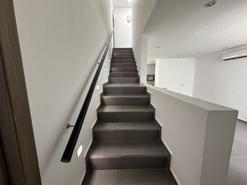 Casa en venta con vista al lago en privada Altozano, Mérida, Yucatán